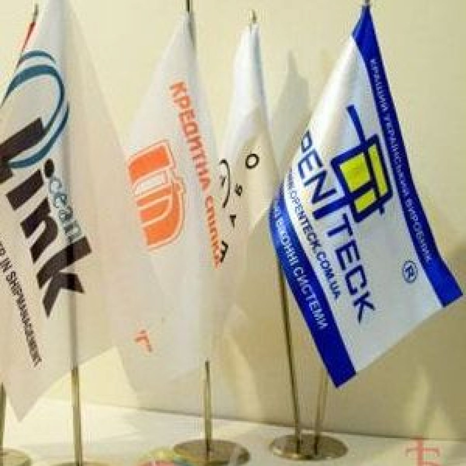 Заказать печать на флагах в Москве. Выполнение печати на флаге на заказ ...