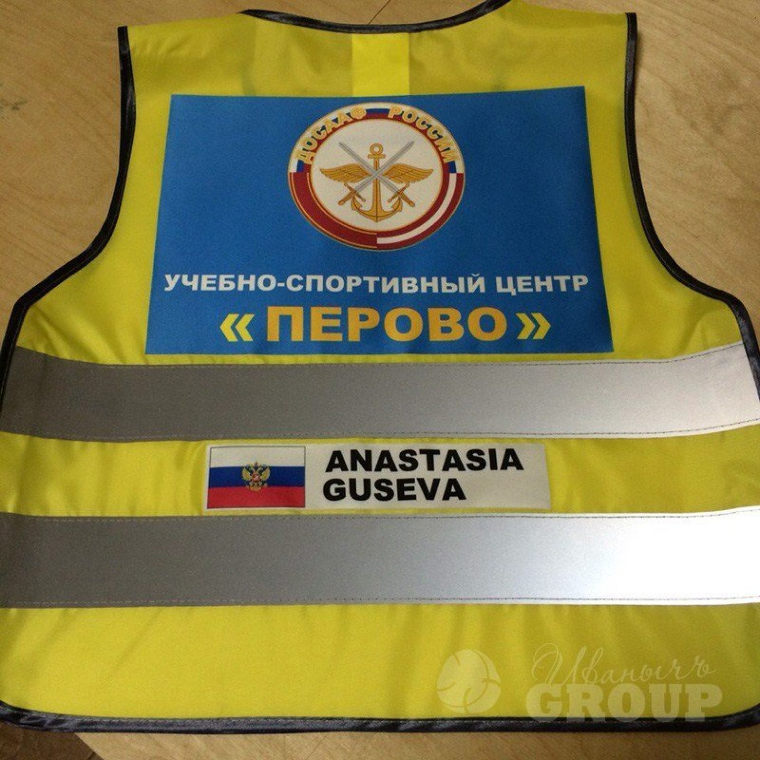 печать лого на сигнальном жилете