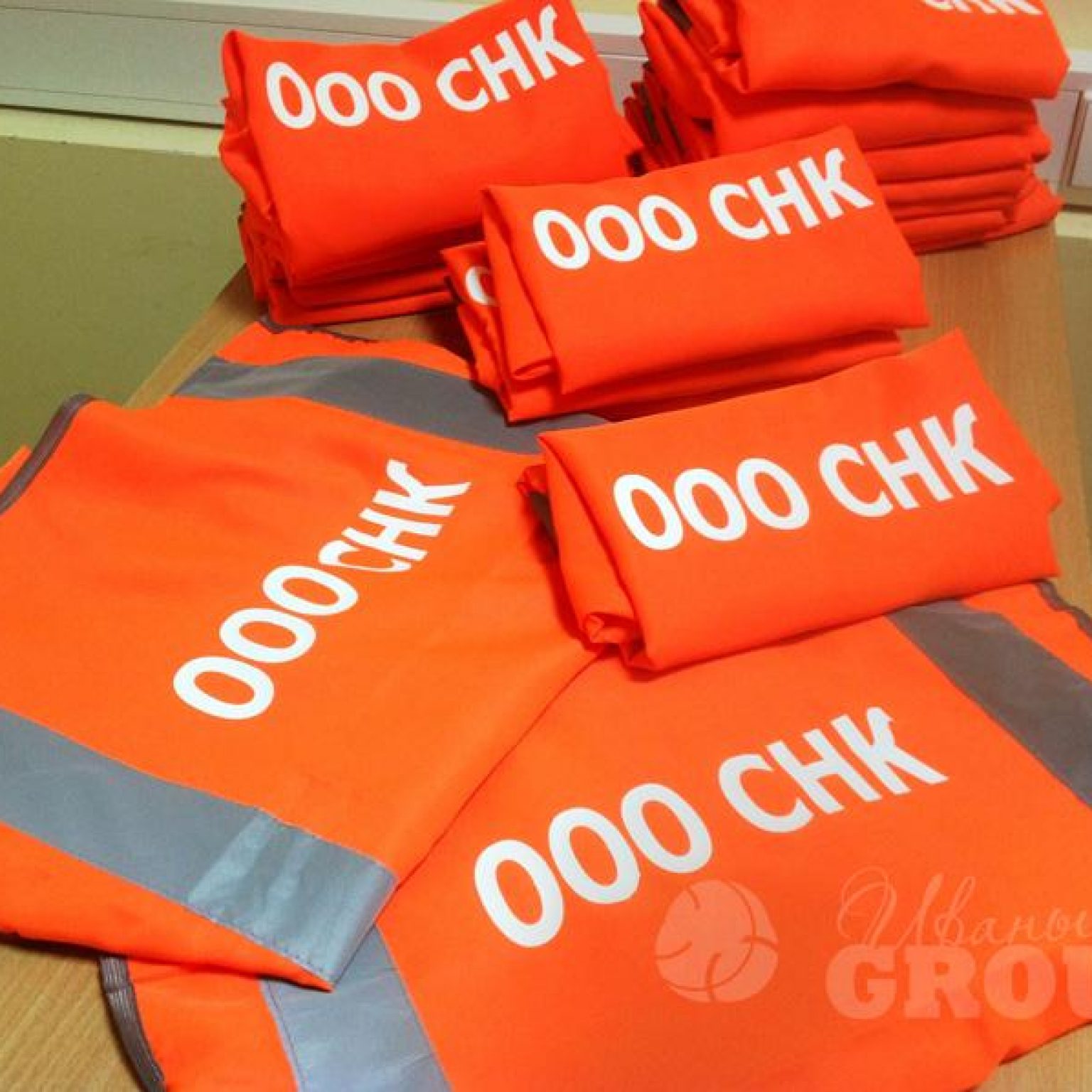 печать лого на сигнальном жилете