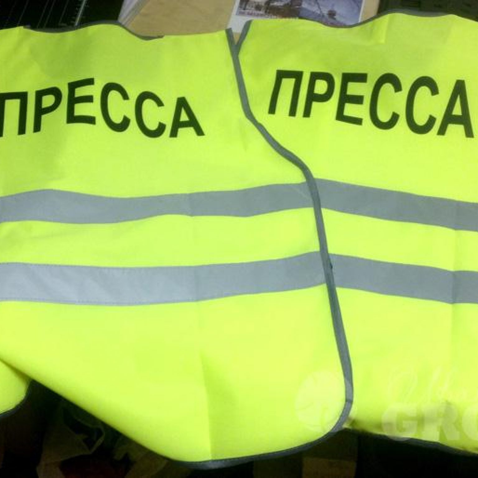 печать лого на сигнальном жилете