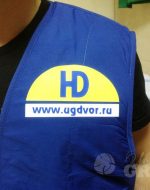 печать лого на жилете