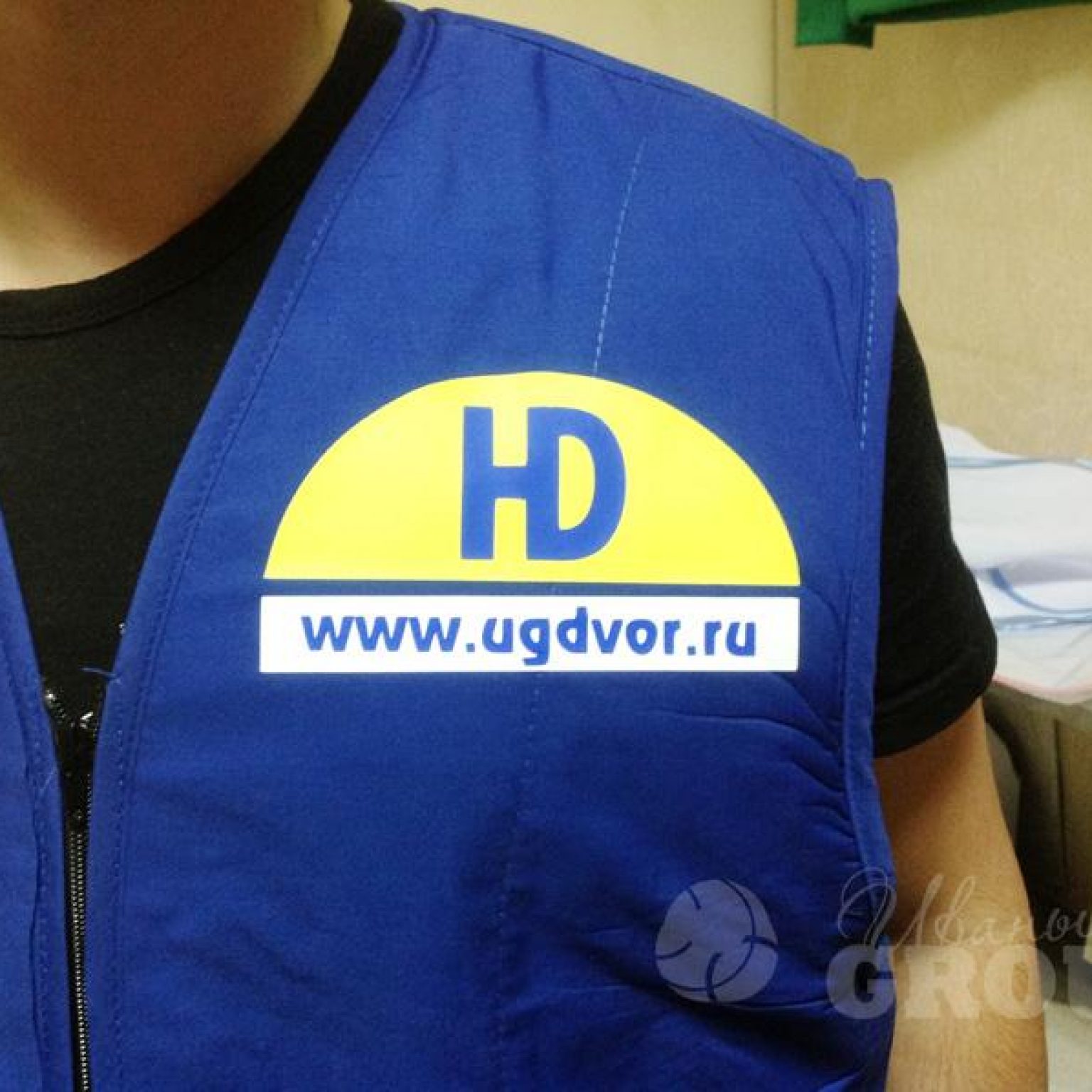 печать лого на жилете