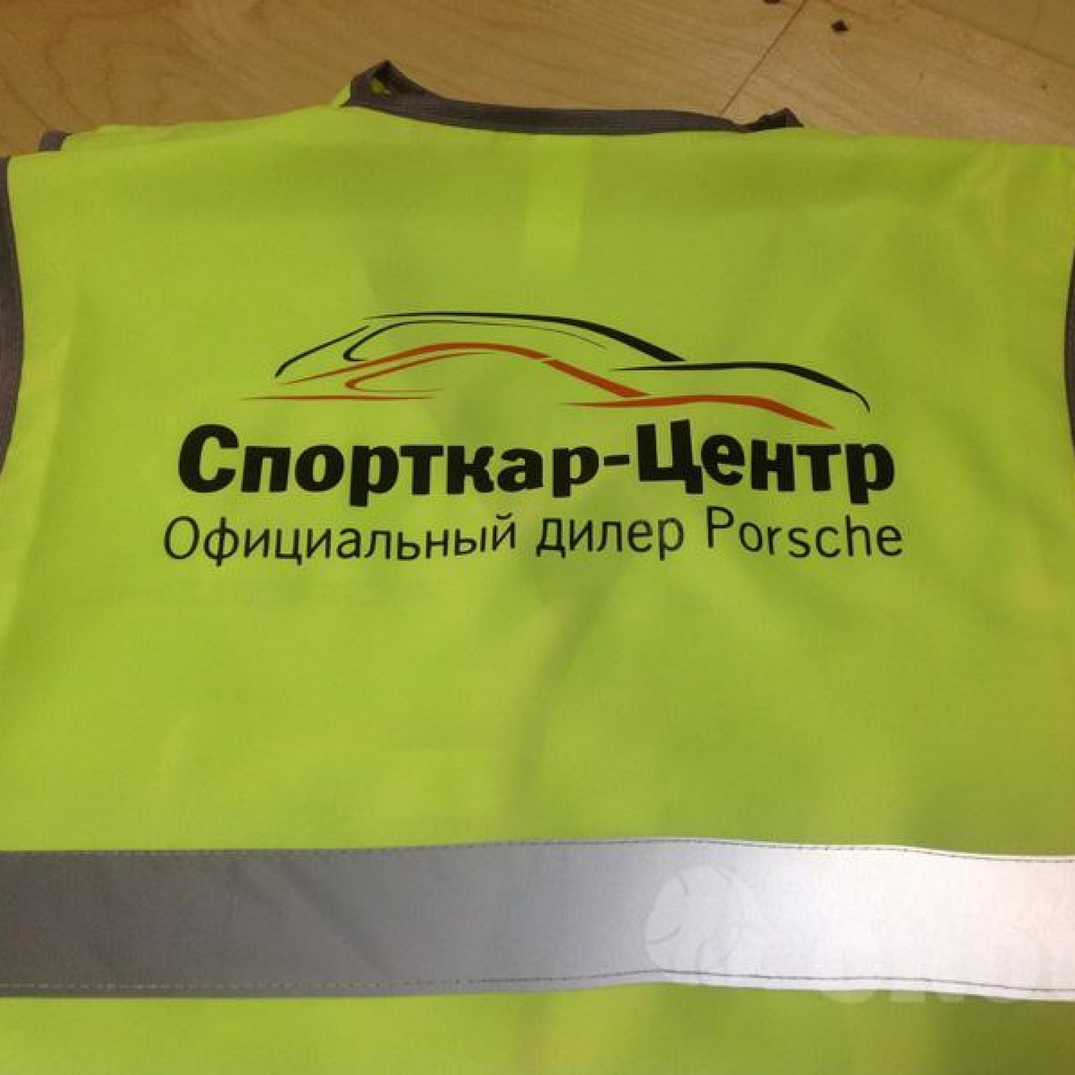 печать лого на сигнальном жилете