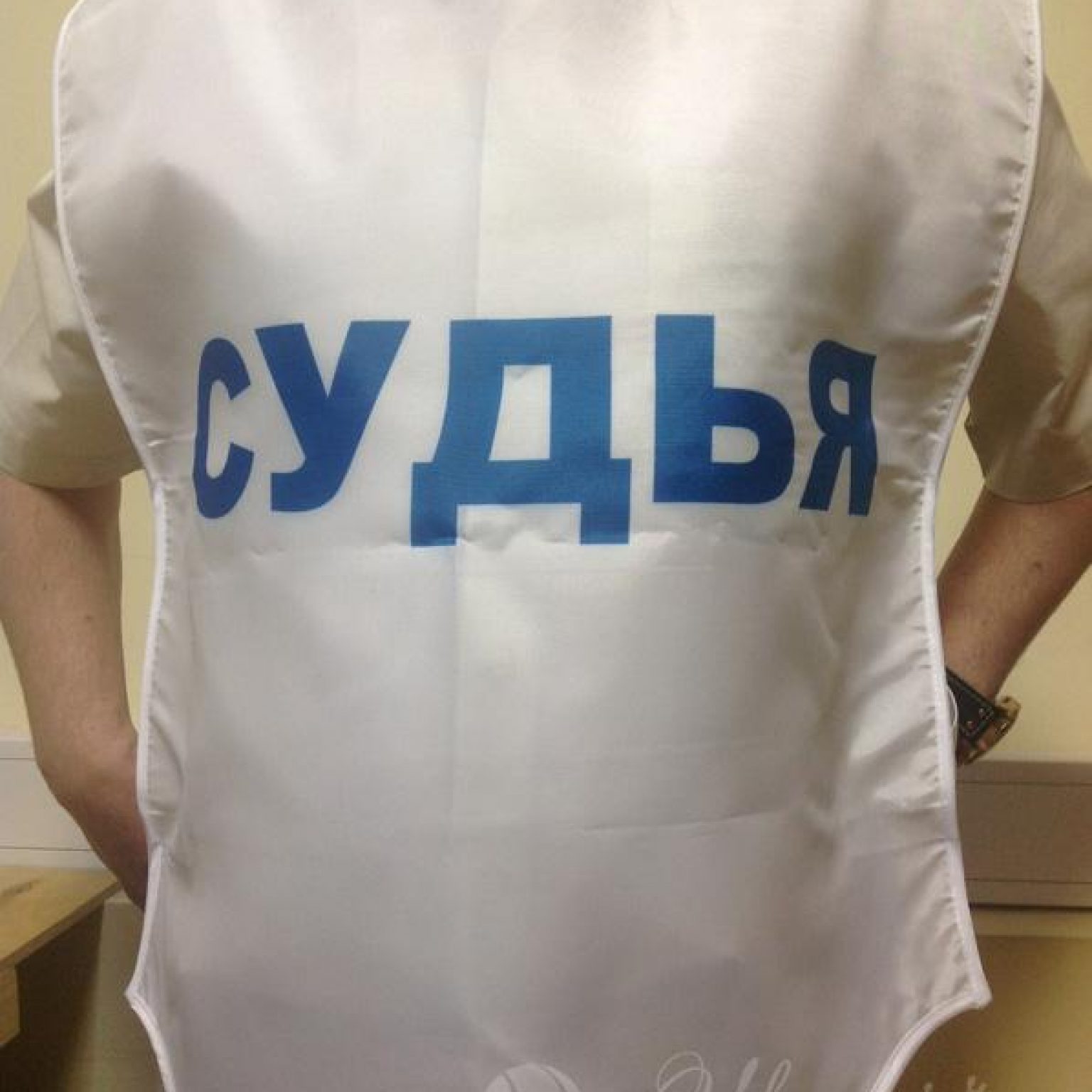печать лого на промо жилете