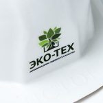 Комбинация спецодежды: сигнальные жилеты и каски