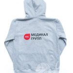 Нанесение логотипа «Медикал Групп» на толстовки
