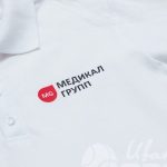 Печать логотипа «Медикал Групп» на футболках-поло