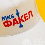 Печать логотипа «МКБ ФАКЕЛ» на бейсболках