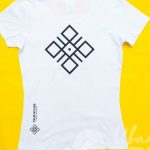 Печать логотипа «True house» на женских футболках