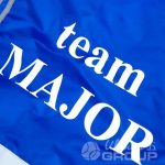 Нанесение надписи «team MAJOR» на сигнальные жилеты