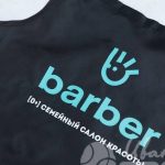 Перенос логотипа «Barber» на фартуки