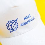 Печать логотипа «ММЗ Авангард» на бейсболках