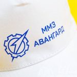 Печать логотипа «ММЗ Авангард» на бейсболках