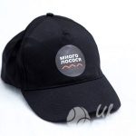 Нанесение логотипа «Много Лосося» на кепки