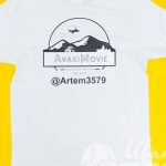 Нанесение логотипа «АVAKI MOVIE» на белую футболку