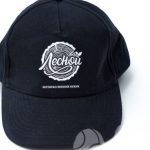 Нанесение логотипа «ЛЕСНОЙ» на бейсболки