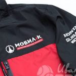 Нанесение логотипа «МОБИЛ К» на куртки