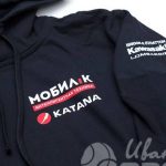 Печать логотипа «МОБИЛ К» на толстовки