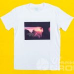 Нанесение авторской фотографии заката с надписью «ВЕСНА» на футболку