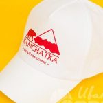 Печать логотипа «CAMCHATKA» на бейсболках