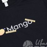 Нанесение надписи «МАНГО» на футболки