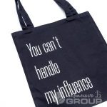 Печать текста «YOU CAN’T HANDLE» на сумках