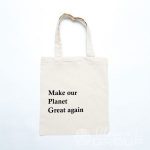 Нанесение текста «MAKE OUR PLANET» на сумки