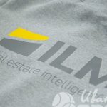 Нанесение логотипа «ILM» на толстовки