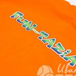 Оранжевые свитшоты с надписью «FUN-TAZIA»
