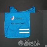 Нанесение логотипа и хештега «#PRIMASCHOOL» на светоотражающие жилеты