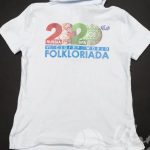 Перенос надписи «2023 FOLKORIADA» на футболки-поло
